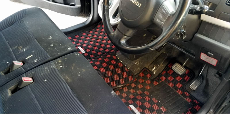 シート・フロアマットクリーニング　Before