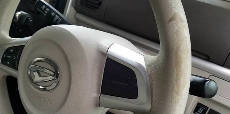 ステアリング修復／リペアステアリング擦り切れ修復　Before