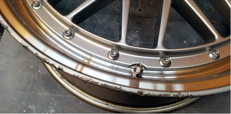 ホイールガリ傷修復　Before