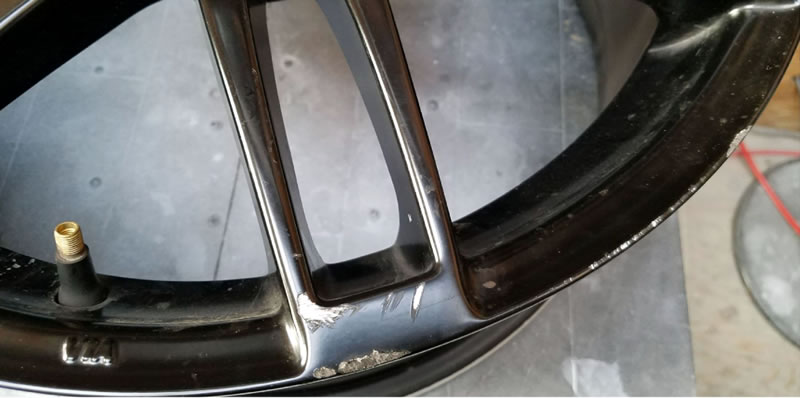 ホイールガリ傷修復　Before